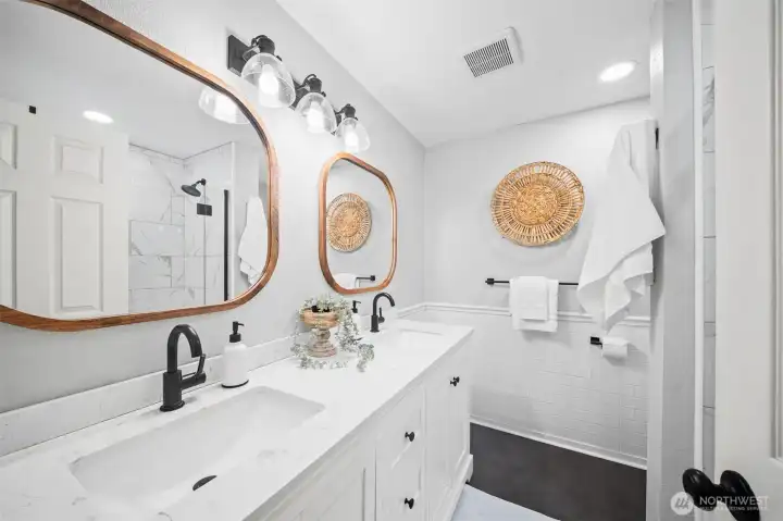 Fully updated main bathroom with double sinks and tile shower.