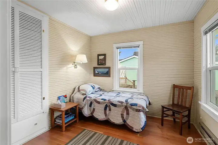 2nd bedroom