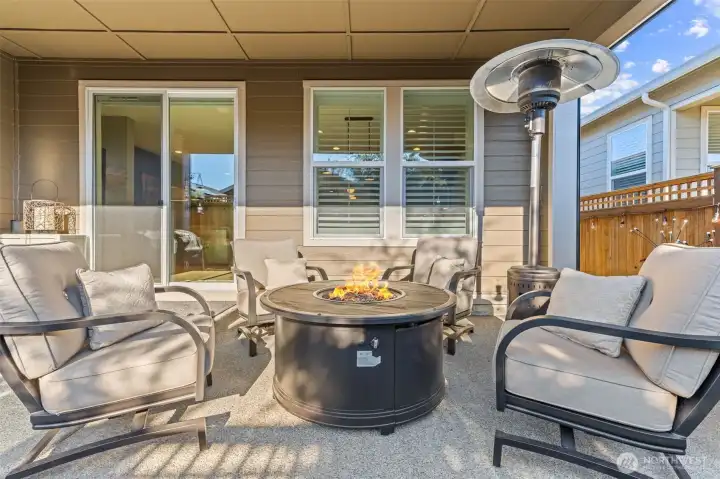 covered patio with sunshades (remote controlled)