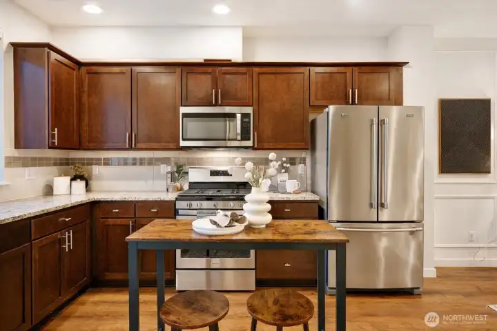 Gas range, stainless steel appliances, plenty of space for a large kitchen island