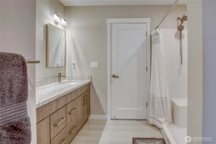 Walk in shower with seating for convenience