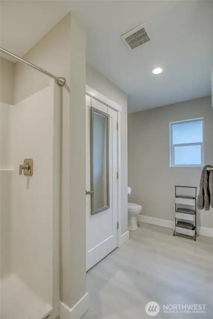 Linen storage in bathroom