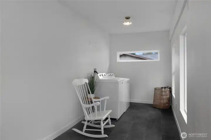 LAUNDRY ROOM / SUN ROOM