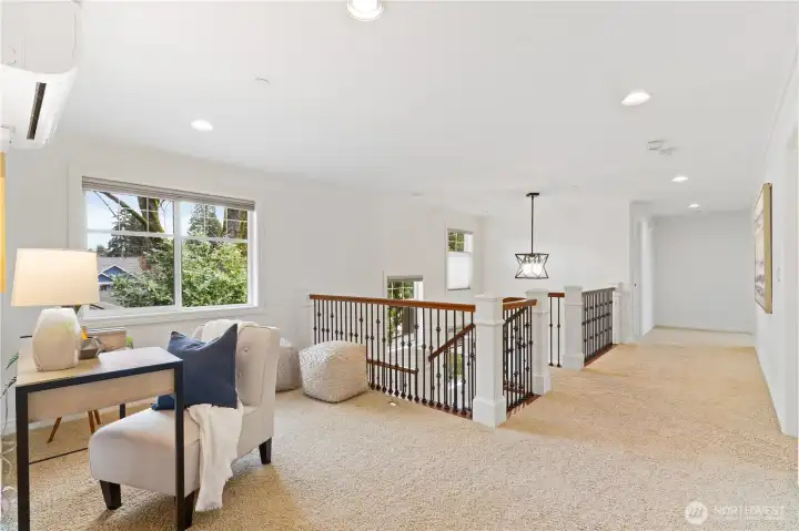 Landing w/Flex Space