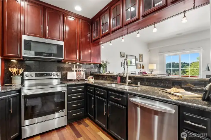Fantastic Kitchen with newer appliances