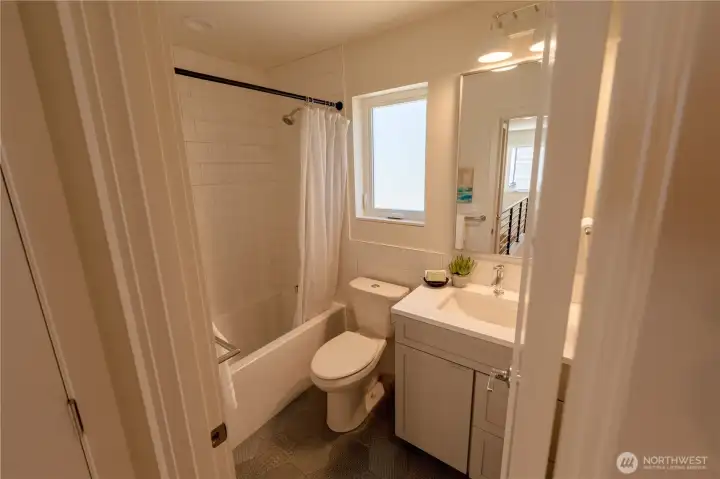 Guest Full Bath