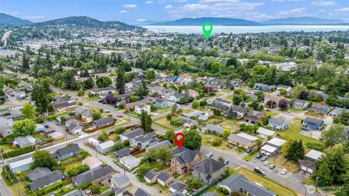 Easy access to downtown via nearby bus lines.