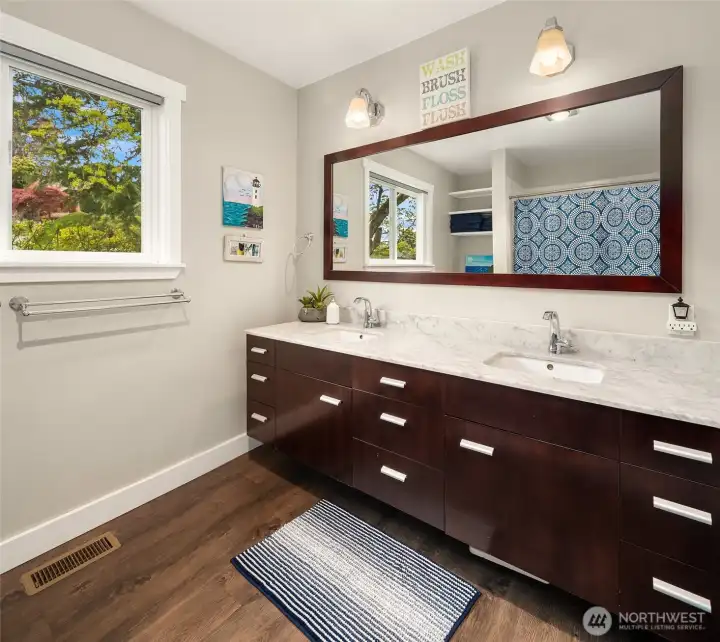 Upper Full Bath Upper Full Bath