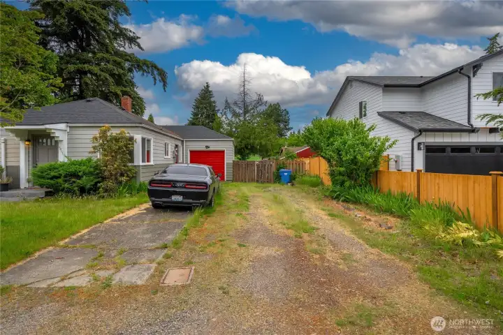 Plenty or parking/ RV Parking