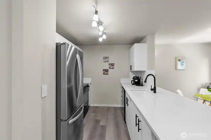 Updated kitchen with crisp white cabinetry in this beautifully remodeled Everett condo near I-5 and Boeing.