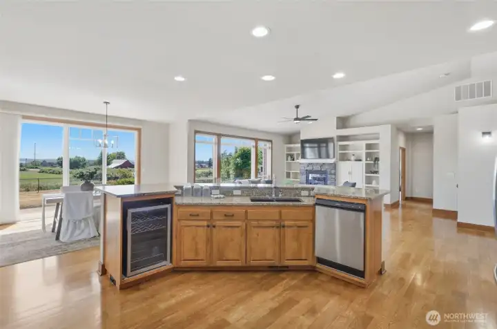 Open concept with vaulted ceilings Open concept with vaulted ceilings