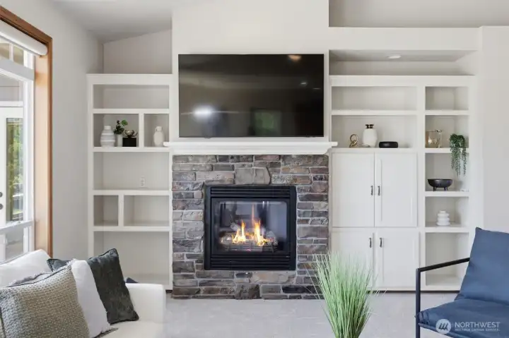 Gas fireplace with built-ins Gas fireplace with built-ins