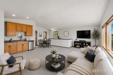 Virtually Staged - Potential MIL suite Virtually Staged - Potential MIL suite