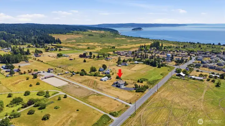 Acreage and close to town Acreage and close to town