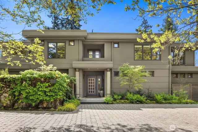This contemporary Medina Heights landmark offers unmatched style and refined luxury.