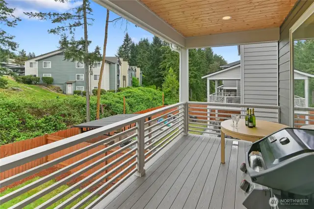 Rear deck off the kitchen/dining room