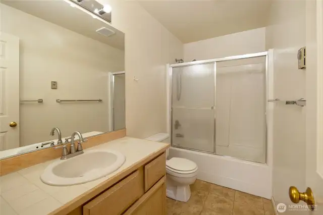 Main level bath