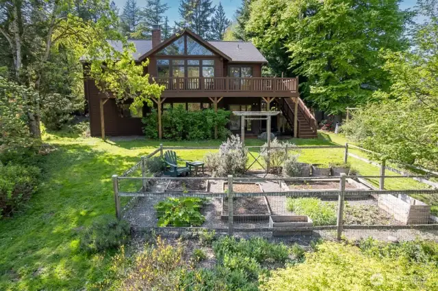 Looking at the back of the home, this unique PNW home is stunning.