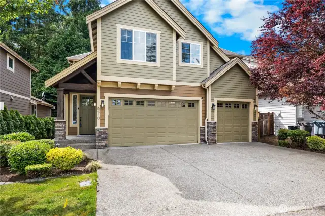 Beautiful Custom Built Home in an amazing neighborhood!
