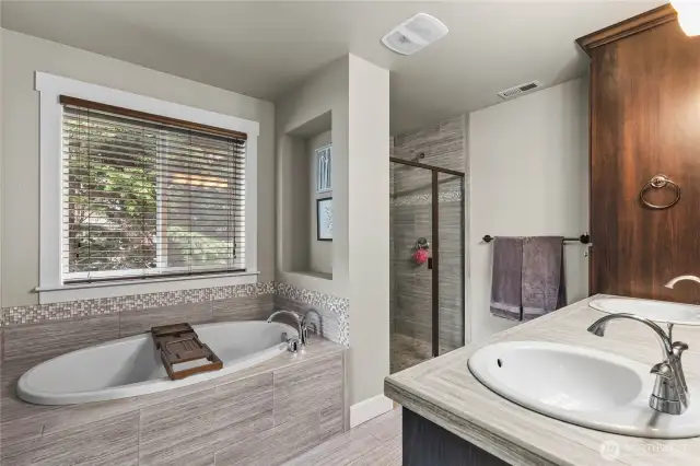 Primary En-Suite Bathroom