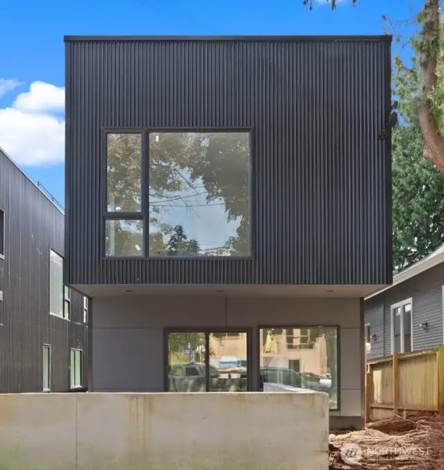 Welcome Home! Large Slider With Large Patio!