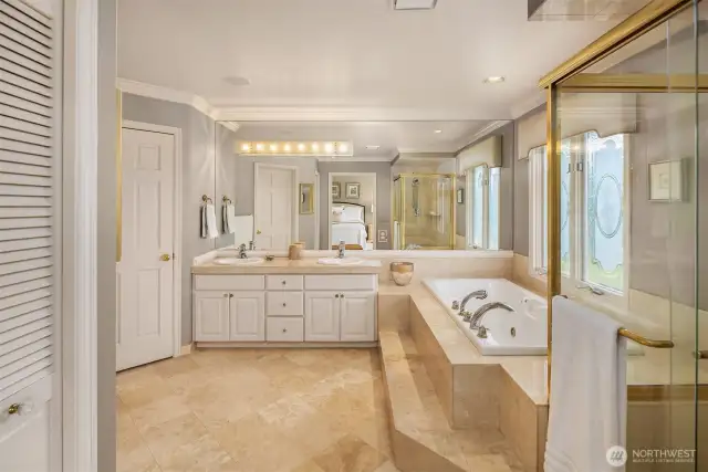 Primary suite 5-piece bathroom
