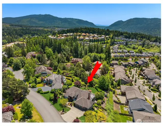 Cul-de-sac and dead end street offers quiet privacy.
