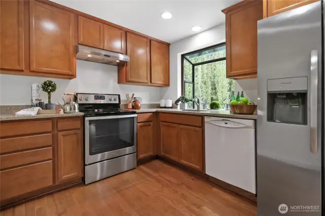 Plenty of storage for all your kitchen gadgets.