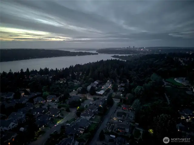 Only minutes to Lake Washington and water front parks, Gene Coulon Beach Park and Newcastle Beach Park. Plus Seatac Airport, downtown Bellevue and Seattle.  Only minutes to Lake Washington and water front parks, Gene Coulon Beach Park and Newcastle Beach Park.