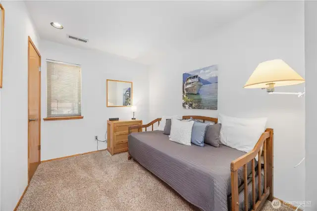 16-7 Guest Bedroom