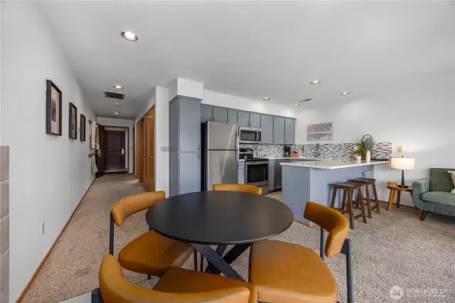 16-7 Dining & Kitchen