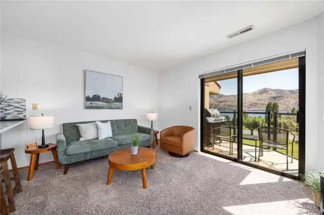16-7 Living room