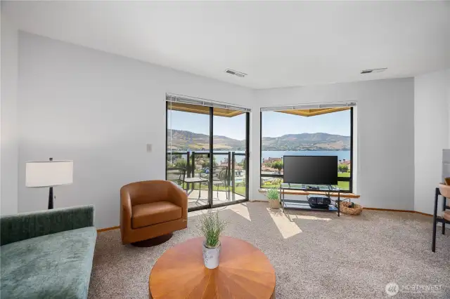 16-7 Living room * View
