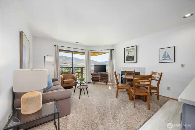 16-8 Living & Kitchenette