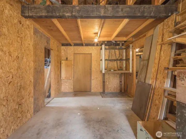 Middle bay in 2400 SF shop/garage. Whether you're a weekend DIYer or a full-time tradesperson, this space is ready for your next project.