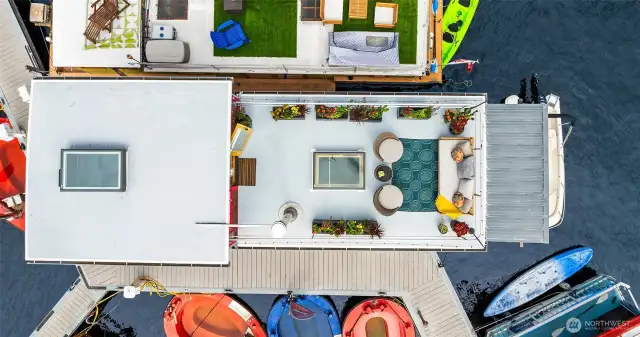 Meticulously maintained - you'll be hard pressed to fine a houseboat in such pristine condition. Welcome home!