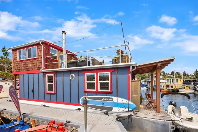 Hah Choo - one of the first floating homes to earn a FOWR (Floating on Water Residence Plaque) - #701.