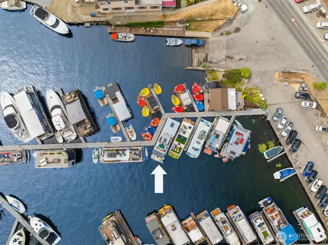 Steps to boat ramp, hot tub boats, floating sauna and the Burke Gilman. Marina parking available.