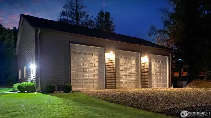 3 Bay WorkShop with Office & RV Parking!