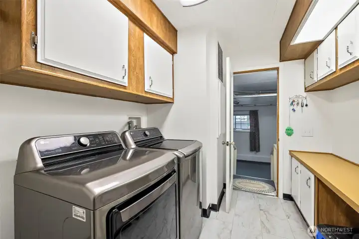 Large laundry area - storage