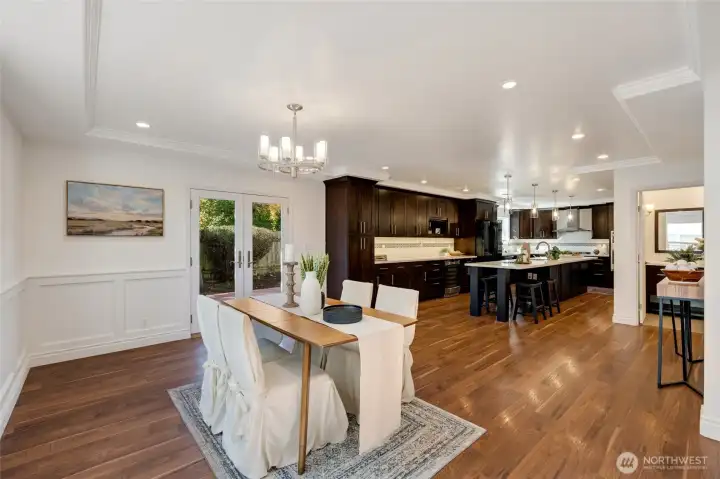 Room for everyone at the island — perfect for family breakfasts or entertaining friends.
