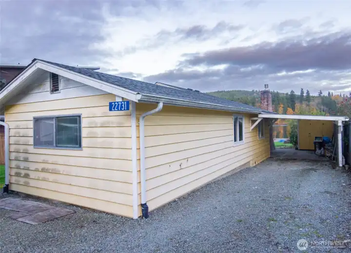 The handy carport is right by the front door.