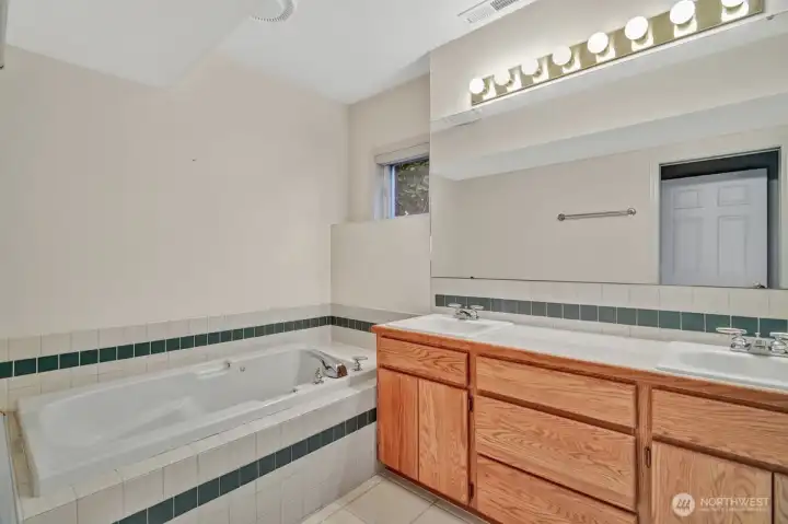 Primary Bath with Jetted Tub