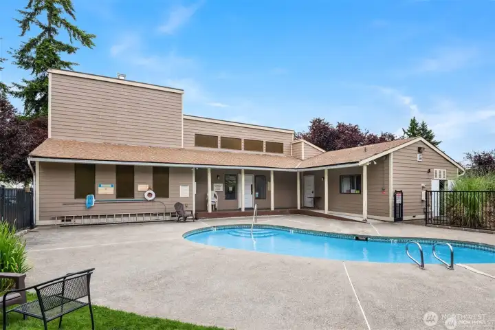 All ready for summer!! Clubhouse, showers & bathrooms