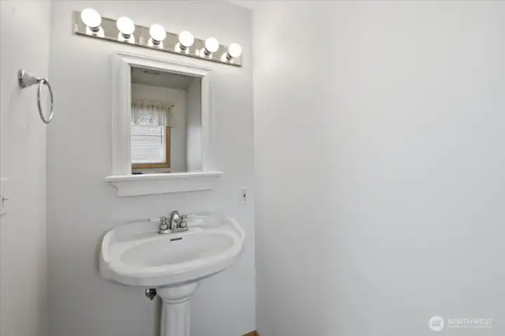 1/2 bath off the Bonus room