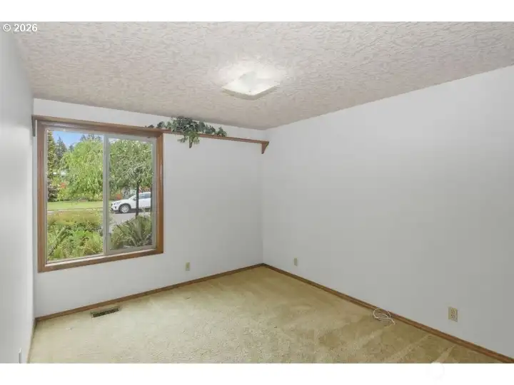 2nd bedroom.