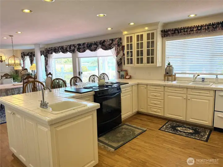 Range convenient to prep sink.