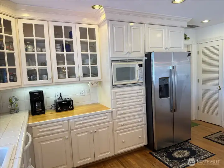 Another view of the kitchen and appliances.  Double drawer dishwasher.