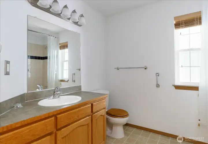 Full Bathroom Full Bathroom
