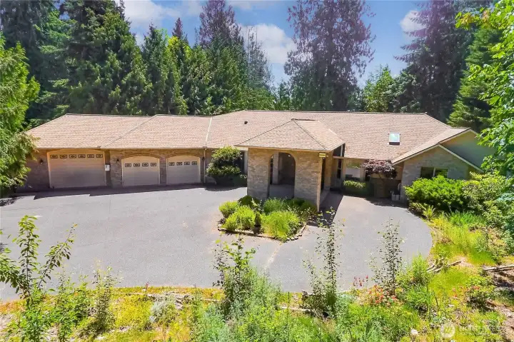 Custom built 2,860 sqft rambler on private 1.23 Acre Custom built 2,860 sqft rambler on private 1.23 Acre